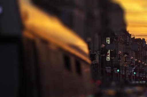 人類最與眾不同的孕育—史上世界第一位男人生孩子